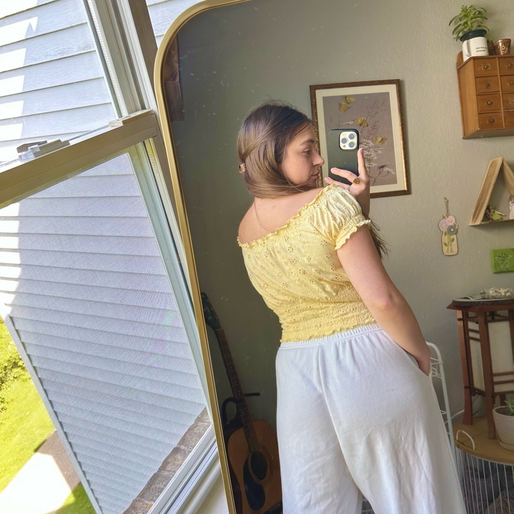 Yellow top - Picture 6 of 8
